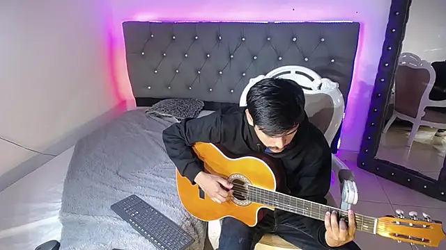 Snapshot of Charlie_Cock_ chatting on September 13, 4:01 am Charlie Cock online show from September 13, 4:01 am