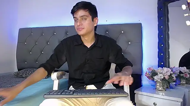 Snapshot of Charlie_Cock_ chatting on September 19, 5:09 am Charlie Cock online show from September 19, 5:09 am