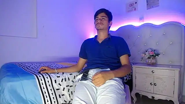 Snapshot of Charlie_Cock_ chatting on October 7, 6:10 am Charlie Cock online show from October 7, 6:10 am