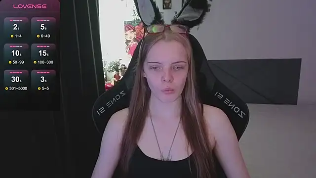 Snapshot of Luna_Navy chatting on October 27, 9:46 am Luna Navy online show from October 27, 9:46 am