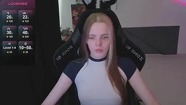 Snapshot of Luna_Navy chatting on November 5, 9:09 am Luna Navy online show from November 5, 9:09 am