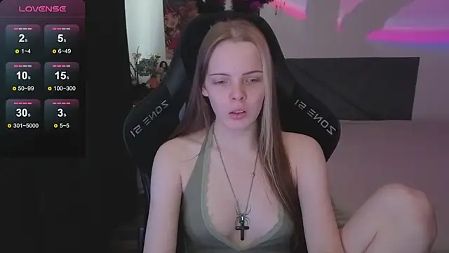 Snapshot of Luna_Navy chatting on November 29, 8:28 am Luna Navy online show from November 29, 8:28 am