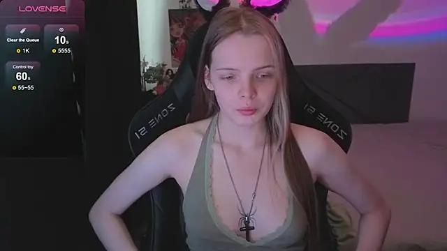 Snapshot of Luna_Navy chatting on December 3, 8:12 am Luna Navy online show from December 3, 8:12 am