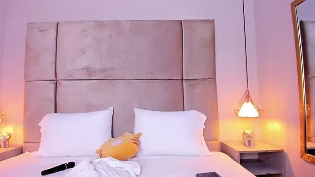 Snapshot of isabel_sofiaa chatting on September 21, 3:41 am isabel sofiaa online show from September 21, 3:41 am