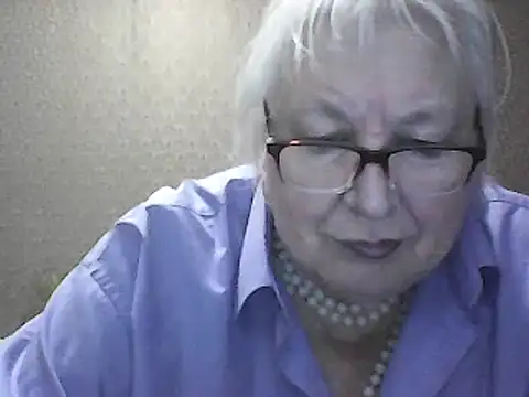 Snapshot of Alexia64231 chatting on September 10, 2:33 am Alexia64231 online show from September 10, 2:33 am