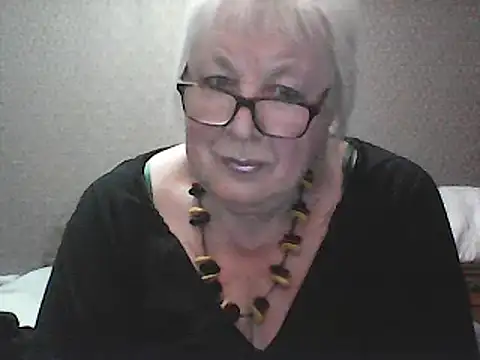 Snapshot of Alexia64231 chatting on September 17, 7:04 pm Alexia64231 online show from September 17, 7:04 pm