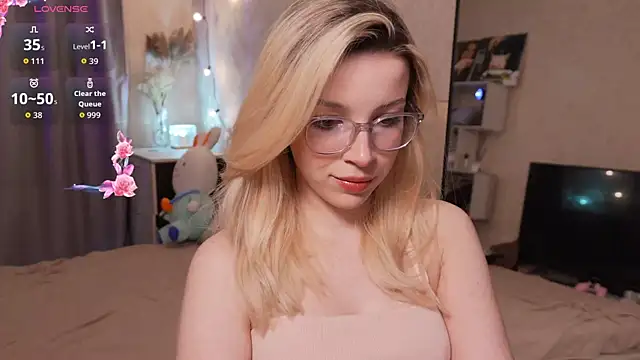 peachii meow online show from April 18, 4:11 pm