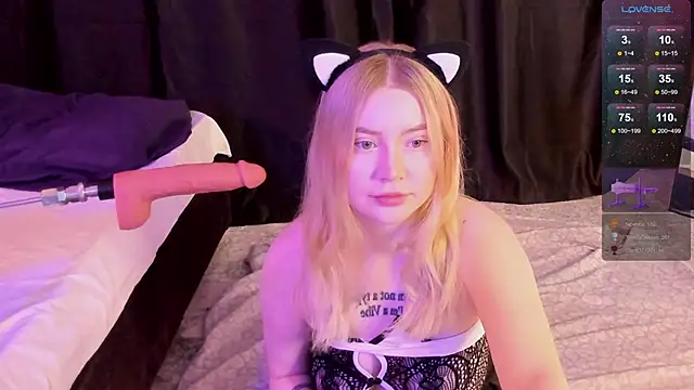 Snapshot of Lillie_Berry chatting on November 20, 4:34 am Lillie Berry online show from November 20, 4:34 am