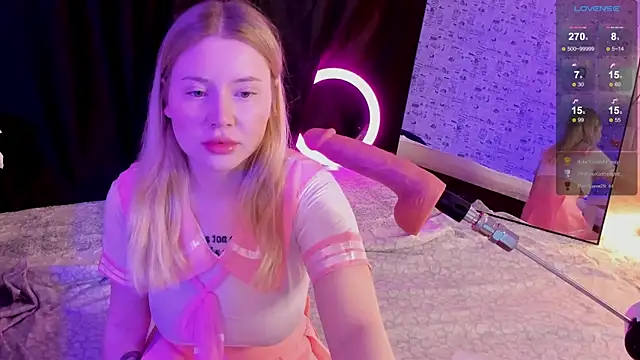 Snapshot of Lillie_Berry chatting on November 27, 4:36 am Lillie Berry online show from November 27, 4:36 am