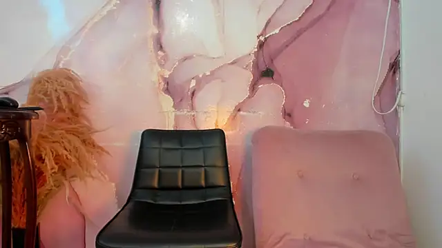 Snapshot of Nini_Beyker chatting on October 2, 1:18 pm Nini Beyker online show from October 2, 1:18 pm