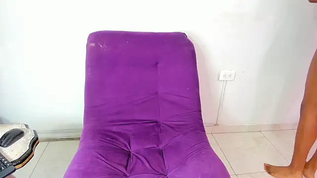 Snapshot of Nini_Beyker chatting on November 24, 1:11 pm Nini Beyker online show from November 24, 1:11 pm