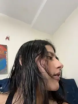 Snapshot of vikysexy283 chatting on November 18, 7:24 am vikysexy283 online show from November 18, 7:24 am