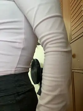 Snapshot of vikysexy283 chatting on December 16, 5:34 am vikysexy283 online show from December 16, 5:34 am