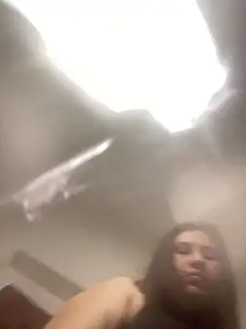 Snapshot of victoriadaniela chatting on December 4, 2:32 am victoriadaniela online show from December 4, 2:32 am