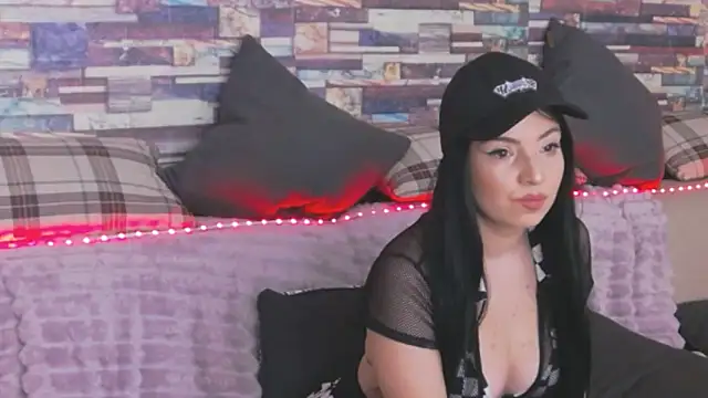 GrayLunna online show from October 23, 6:45 am