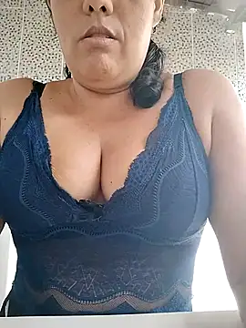 Snapshot of Bellapotencia1985 chatting on October 31, 10:38 am Bellapotencia1985 online show from October 31, 10:38 am