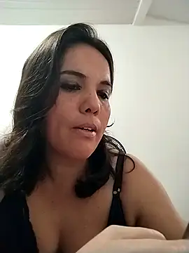 Snapshot of Bellapotencia1985 chatting on November 20, 9:53 am Bellapotencia1985 online show from November 20, 9:53 am