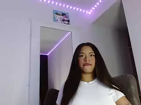 Snapshot of reina_reina chatting on September 25, 10:57 pm reina reina online show from September 25, 10:57 pm