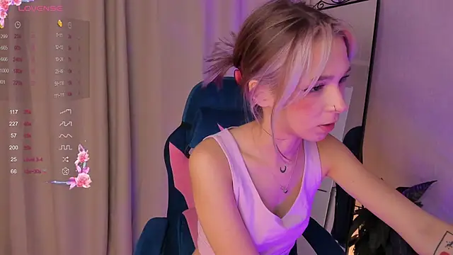 Snapshot of MiSeki chatting on October 5, 6:28 pm MiSeki online show from October 5, 6:28 pm