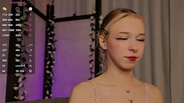 Snapshot of MiSeki chatting on October 25, 11:21 pm MiSeki online show from October 25, 11:21 pm