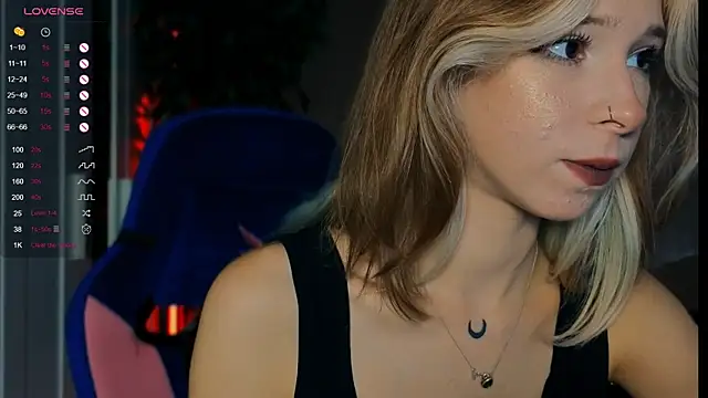 Snapshot of MiSeki chatting on October 31, 12:11 am MiSeki online show from October 31, 12:11 am