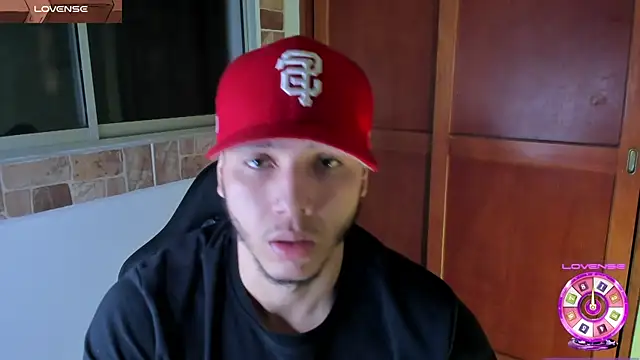 Snapshot of max_valiant1 chatting on December 18, 4:18 am max valiant1 online show from December 18, 4:18 am