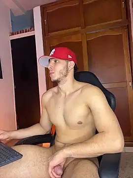 Snapshot of max_valiant1 chatting on December 19, 5:03 am max valiant1 online show from December 19, 5:03 am