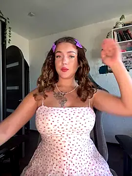 Snapshot of MikssMolly chatting on October 14, 6:47 am MikssMolly online show from October 14, 6:47 am