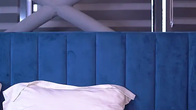 MillaSerene online show from October 6, 5:49 am