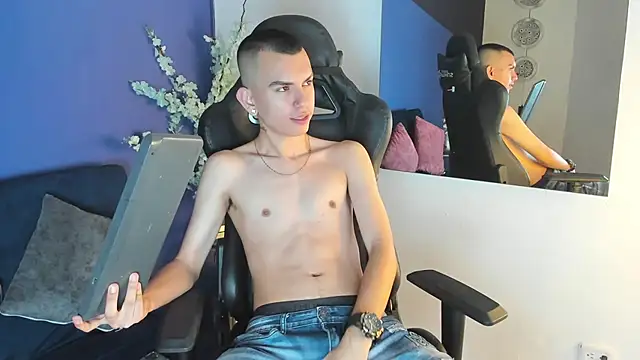 RowanCley online show from November 10, 12:15 pm