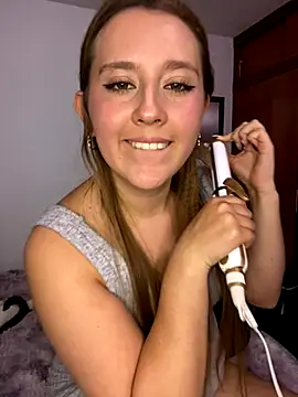 Snapshot of Cutie_blondie chatting on November 20, 12:33 am Cutie blondie online show from November 20, 12:33 am