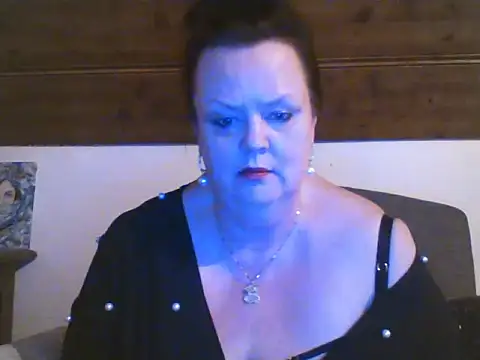 TiffanyMature online show from April 20, 8:21 pm