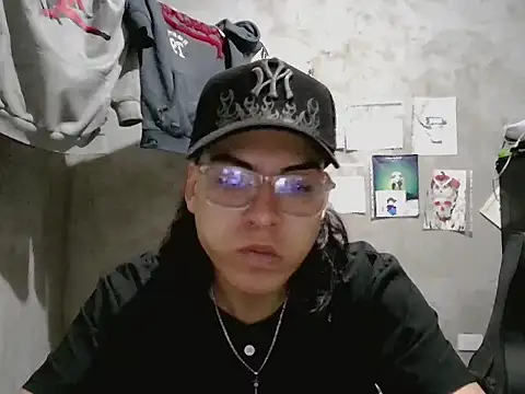 dirty model online show from April 19, 8:13 am