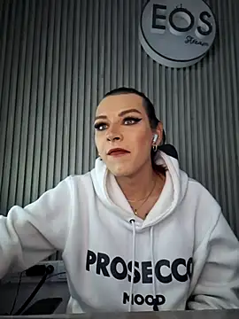 Snapshot of Lilith_Zamara chatting on November 26, 1:17 am Lilith Zamara online show from November 26, 1:17 am