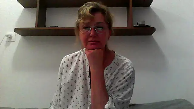 IrynaMolbertx online show from September 29, 8:35 pm