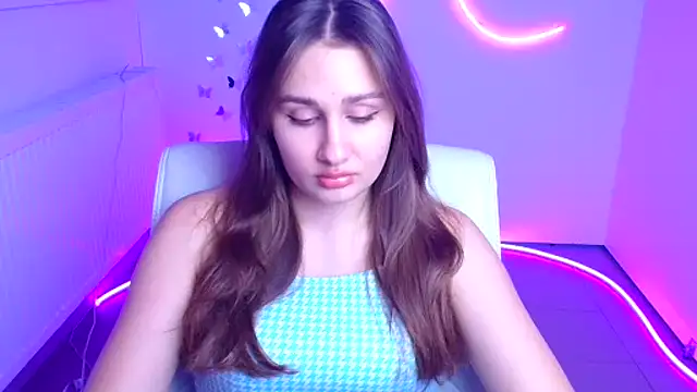 Stefanie Sweet online show from December 19, 12:45 pm