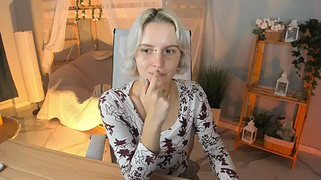 BethanyCloud online show from October 13, 5:18 am