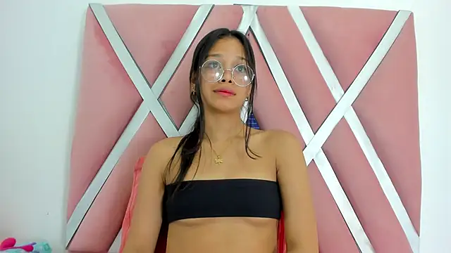 Snapshot of victoriavelasquez chatting on October 27, 9:41 pm victoriavelasquez online show from October 27, 9:41 pm