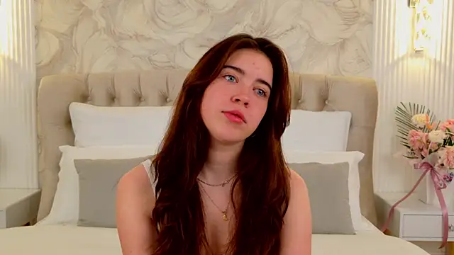 KimberlyBond online show from September 9, 4:39 pm