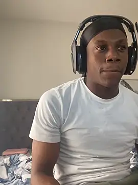 labishyoung25 online show from March 12, 8:15 pm