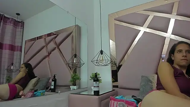 Snapshot of MiaCours chatting on October 30, 7:03 pm MiaCours online show from October 30, 7:03 pm