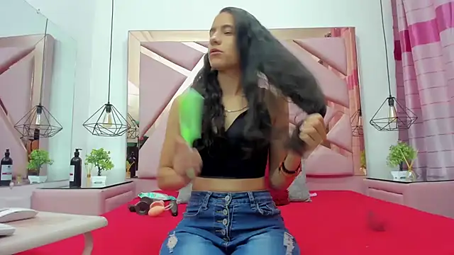 Snapshot of MiaCours chatting on December 4, 7:00 pm MiaCours online show from December 4, 7:00 pm