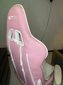 Snapshot of Andrea-Lu chatting on November 7, 1:05 am Andrea-Lu online show from November 7, 1:05 am