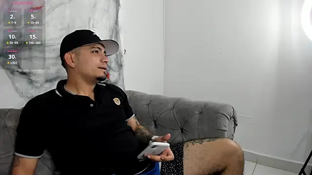 OwenStonne  online show from October 31, 4:13 am