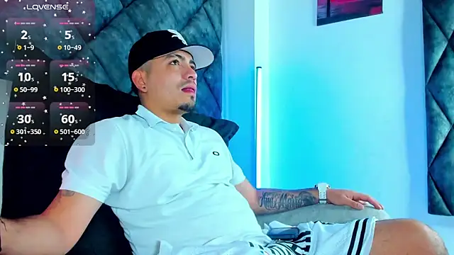 OwenStonne  online show from December 4, 12:58 pm