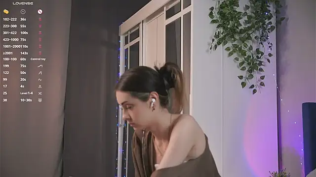 Snapshot of VernonKnapik chatting on September 15, 7:03 pm VernonKnapik online show from September 15, 7:03 pm