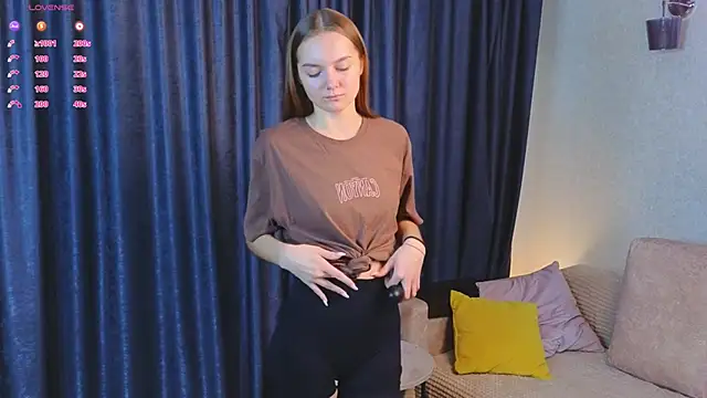 LouisaChaobal online show from October 27, 1:31 am