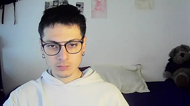 Snapshot of Dioniso_guy8 chatting on September 28, 5:29 pm Dioniso guy8 online show from September 28, 5:29 pm