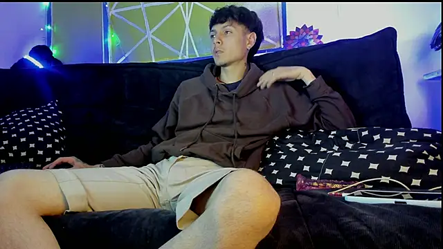 Dioniso guy8 online show from February 25, 7:45 pm