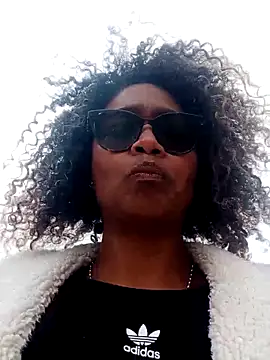 Snapshot of BiiancaEstradaa chatting on September 10, 3:01 pm BiiancaEstradaa online show from September 10, 3:01 pm